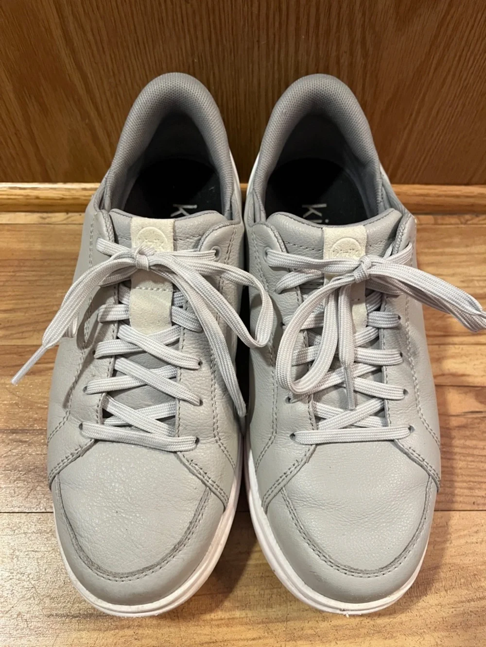 Kizik Sydney 8-1/2 gray leather sneaker lace up 8.5 hands free slip on shoes EUC